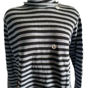 Vintage NWOT Striped Black and Gray Sweater SIZE L